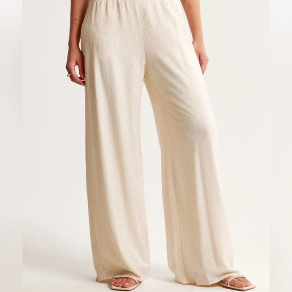 Abercrombie & Fitch Cream Wide Leg Pants High-Rise (PRICEDROP) - Picture 1 of 8
